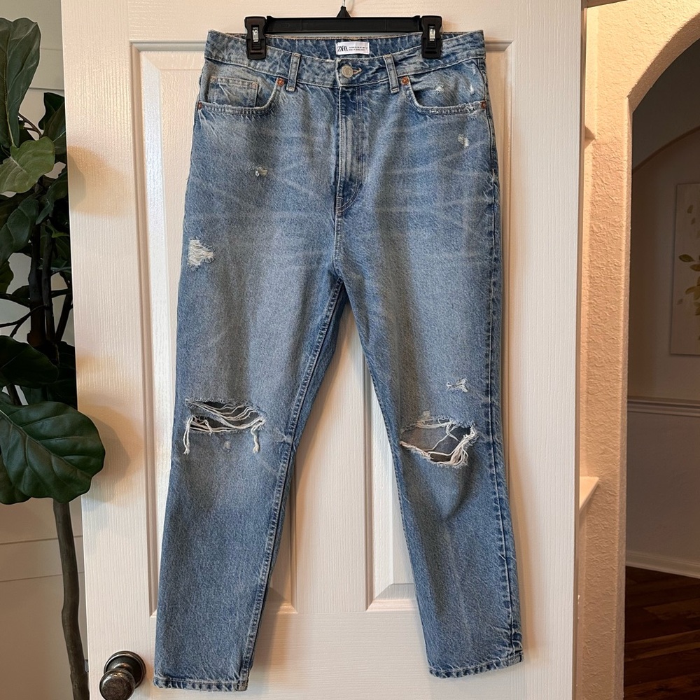 Zara RIPPED HIGH RISE TRF MOM JEANS Light Blue Sz 12/31 NWOT